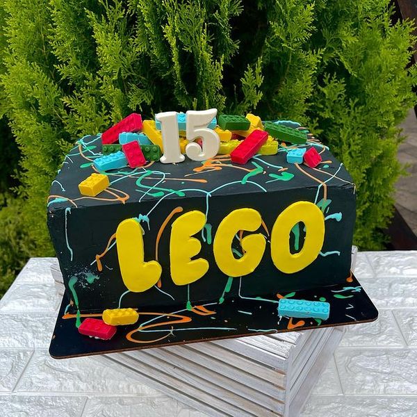 Торт "Красавчик Лего"