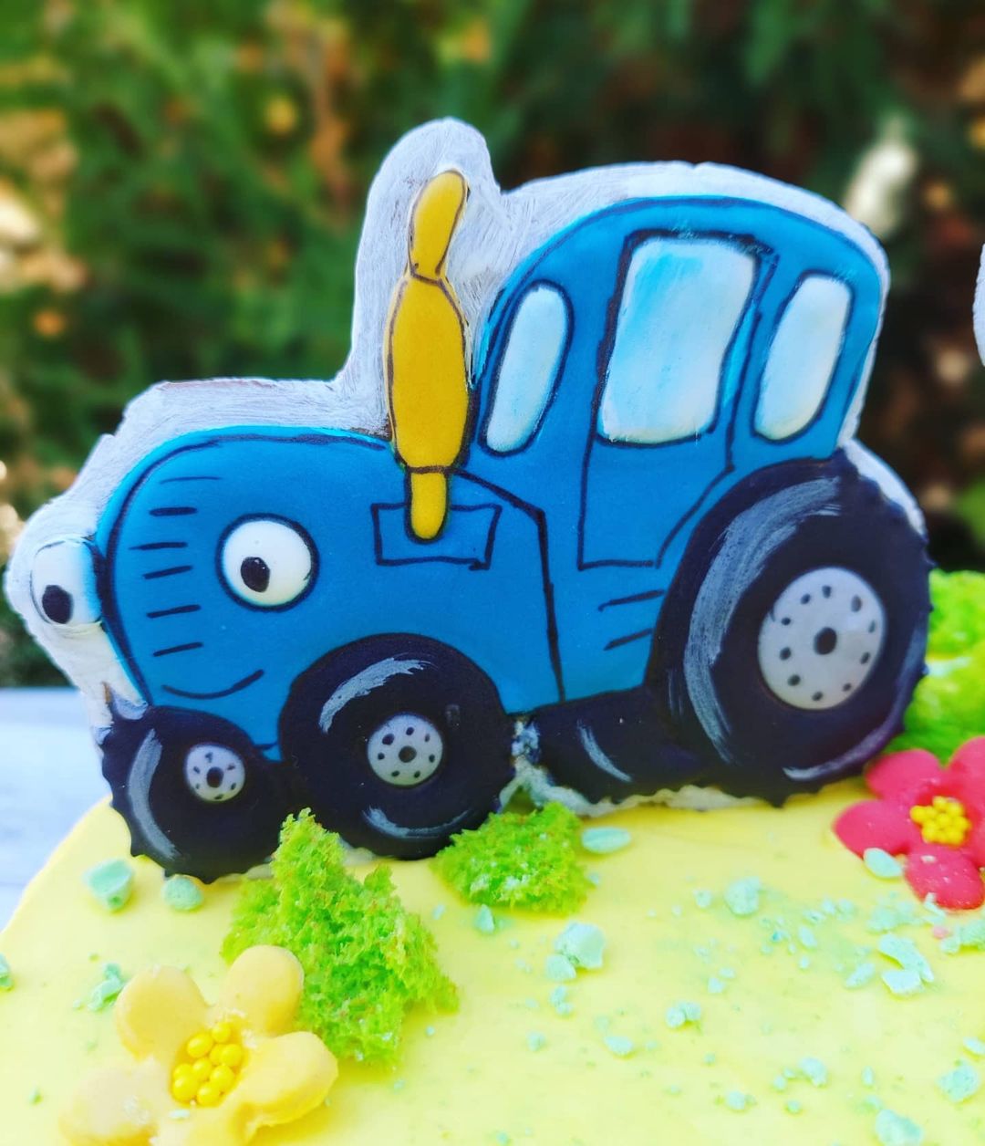 Тортик на 2 года мальчику фото синий трактор
