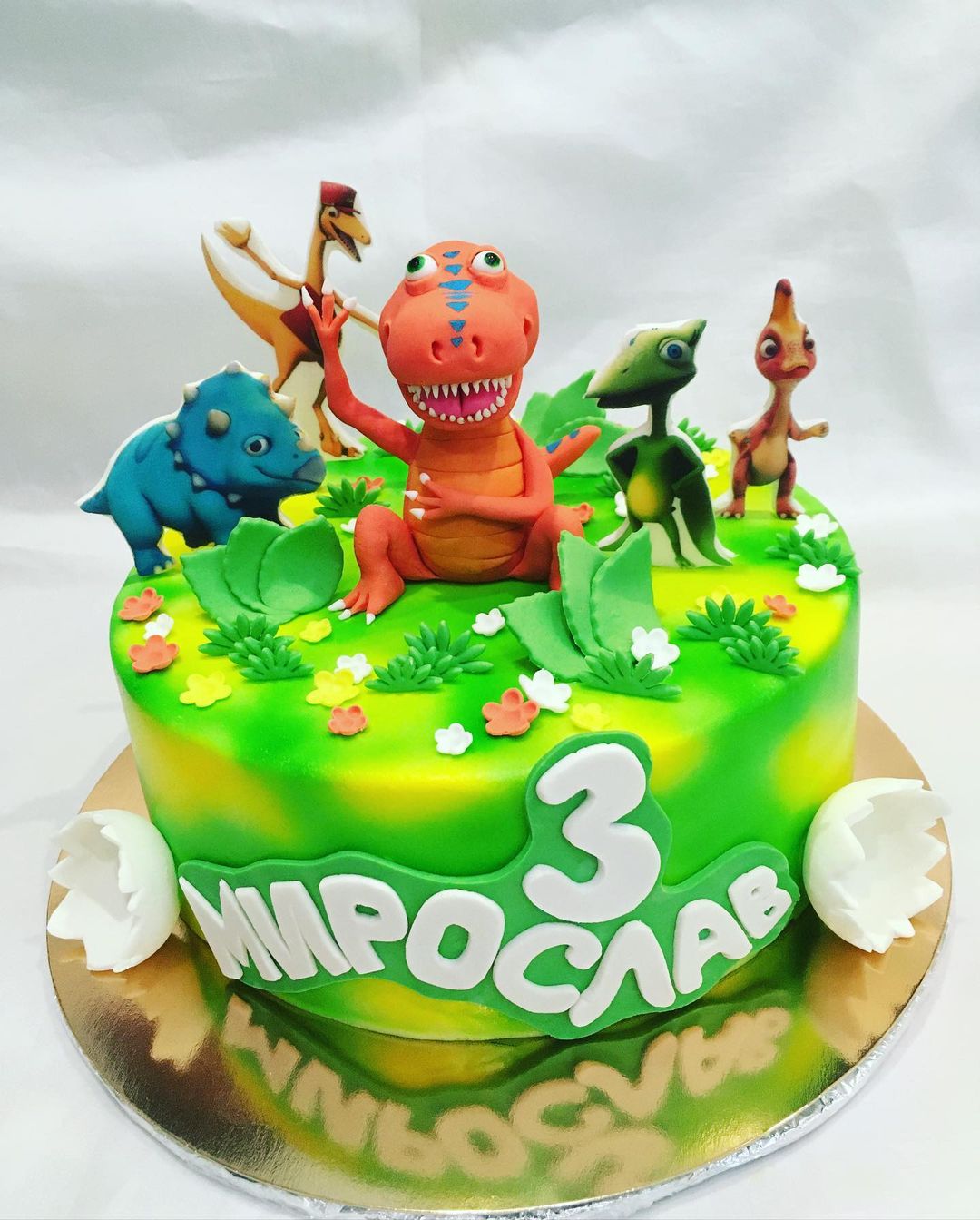 Торт с динозаврами для мальчика 4 года