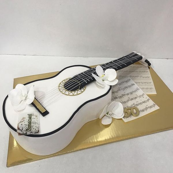 Торт "Белая гитара"