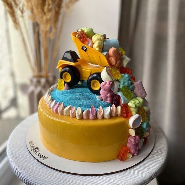 Торт "Машина сладостей"